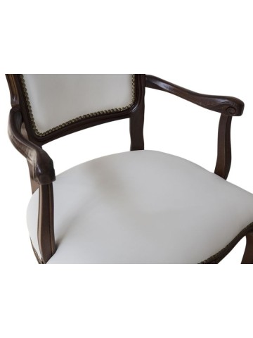 Poltrona Parigina in Legno Massello Intarsiato seduta in Ecopelle Bianca