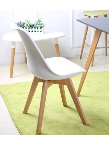 Sedia in propilene bianca e gambe in legno naturale