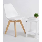 Sedia in propilene bianca e gambe in legno naturale