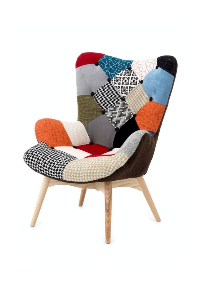 Poltrona moderna patchwork con gambe in legno