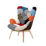 Poltrona moderna patchwork con gambe in legno