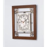 Orologio quadrato con legno